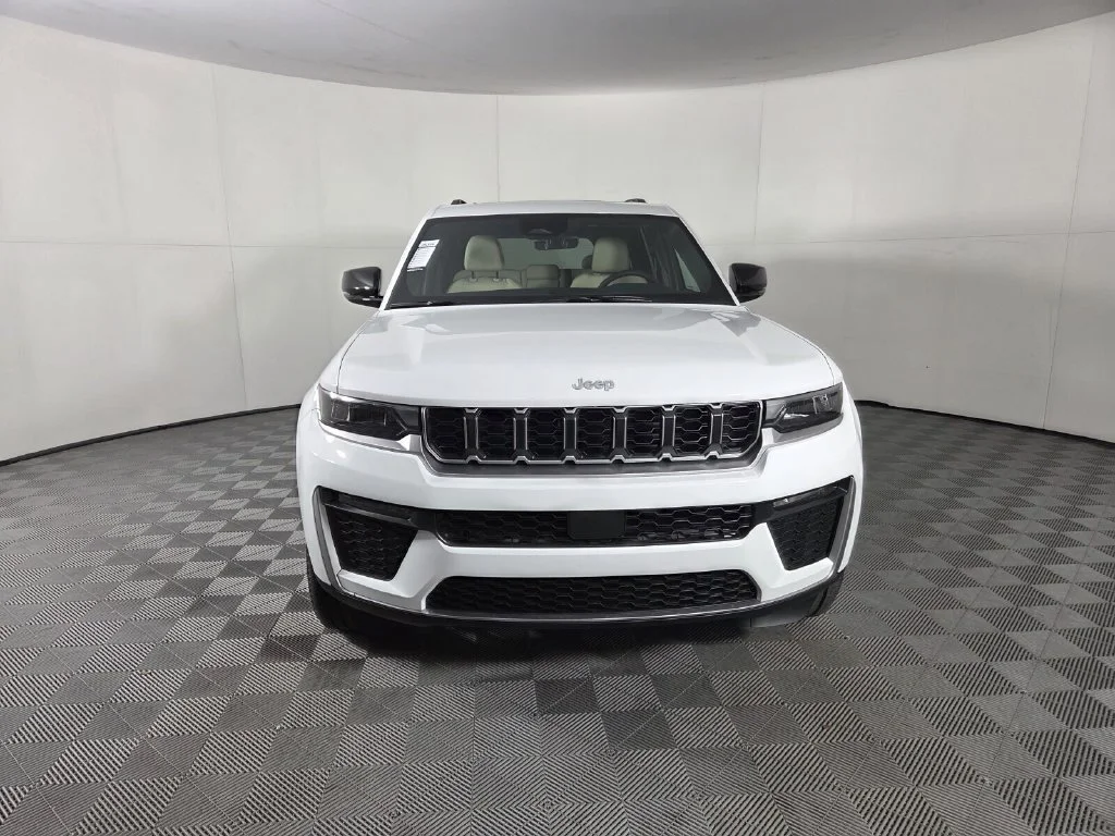 New 2026 Bright White Clear-Coat Exterior Paint Jeep Limited image 3
