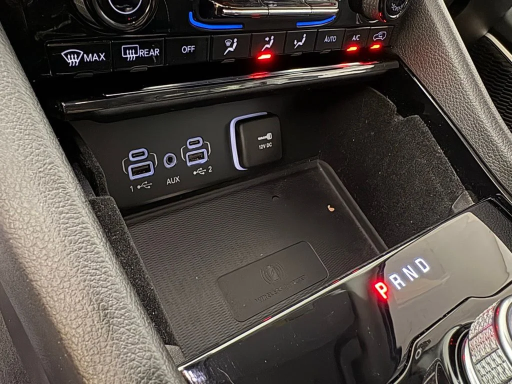 Used 2022 White Jeep Laredo image 30