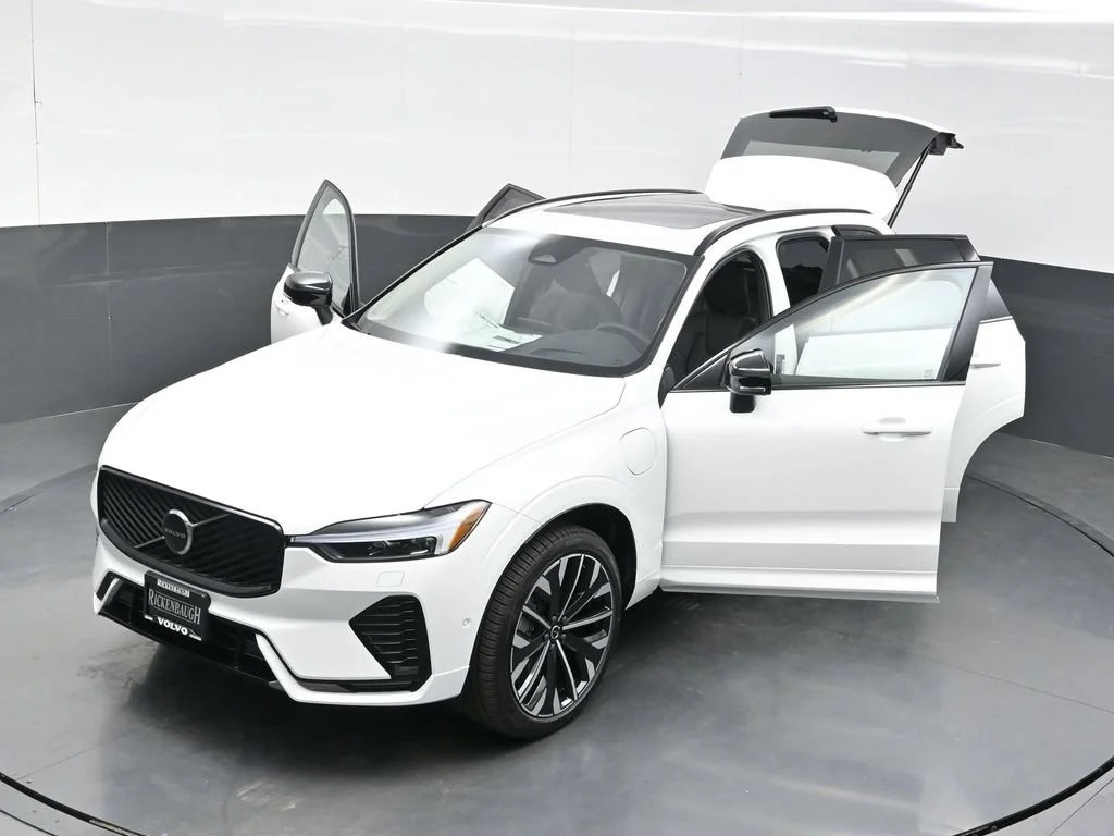 New 2027 Crystal White Volvo T8 Ultra image 40