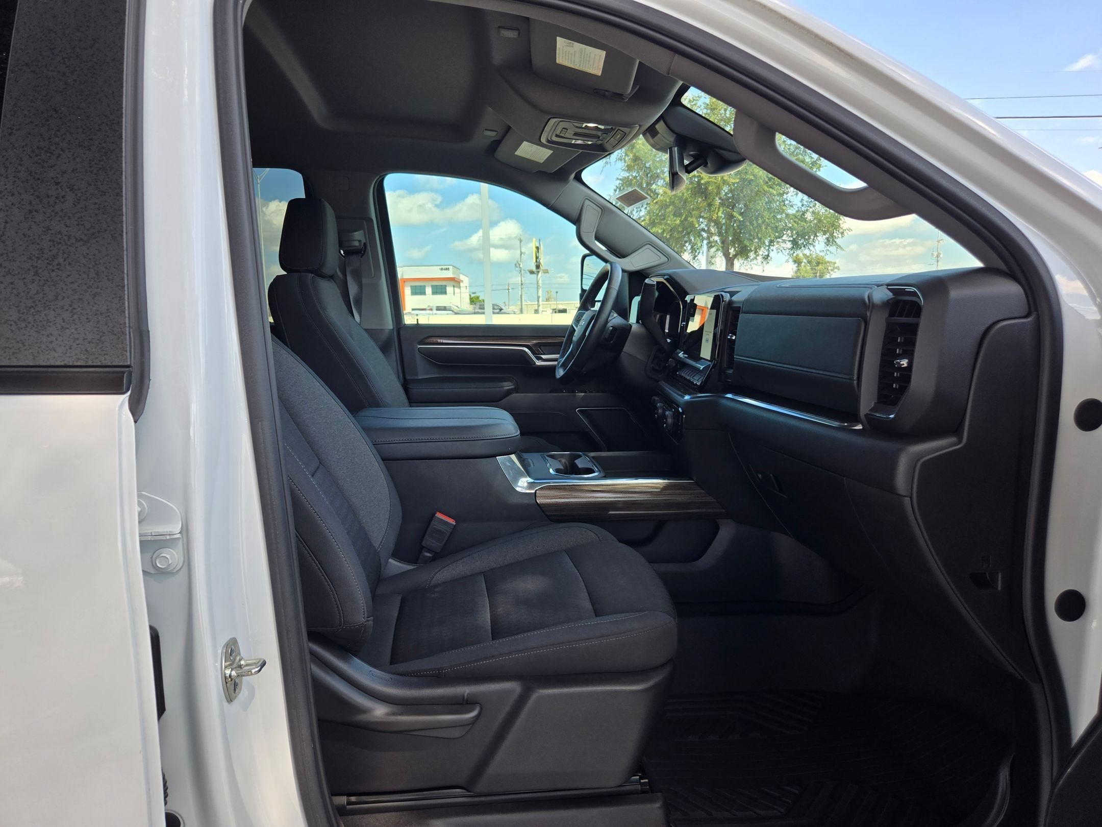 Used 2025 Summit White Chevrolet LT image 23