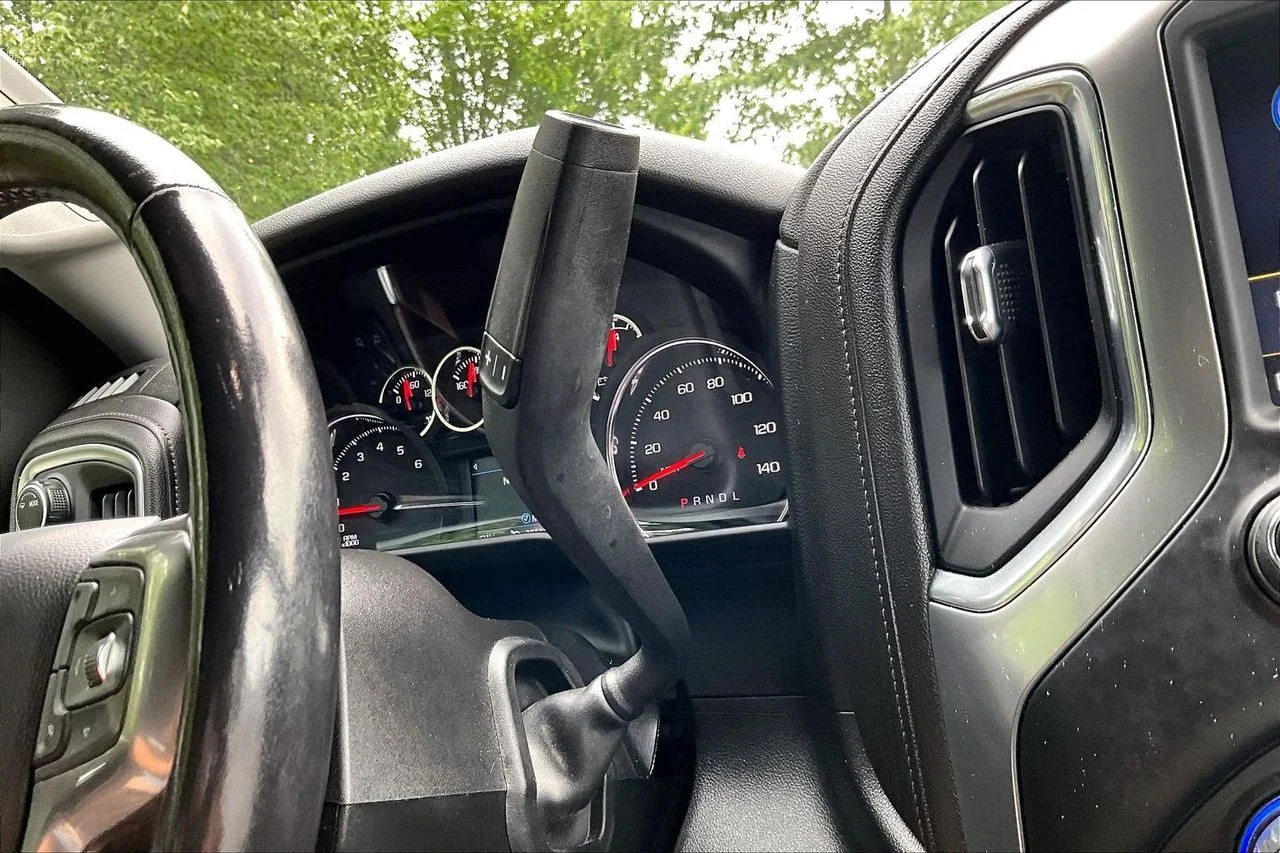 Used 2022 Silver Chevrolet LT image 30