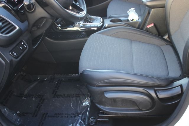 Used 2023 White Kia S image 20