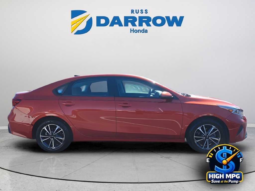 Used 2023 Red Kia LXS image 6