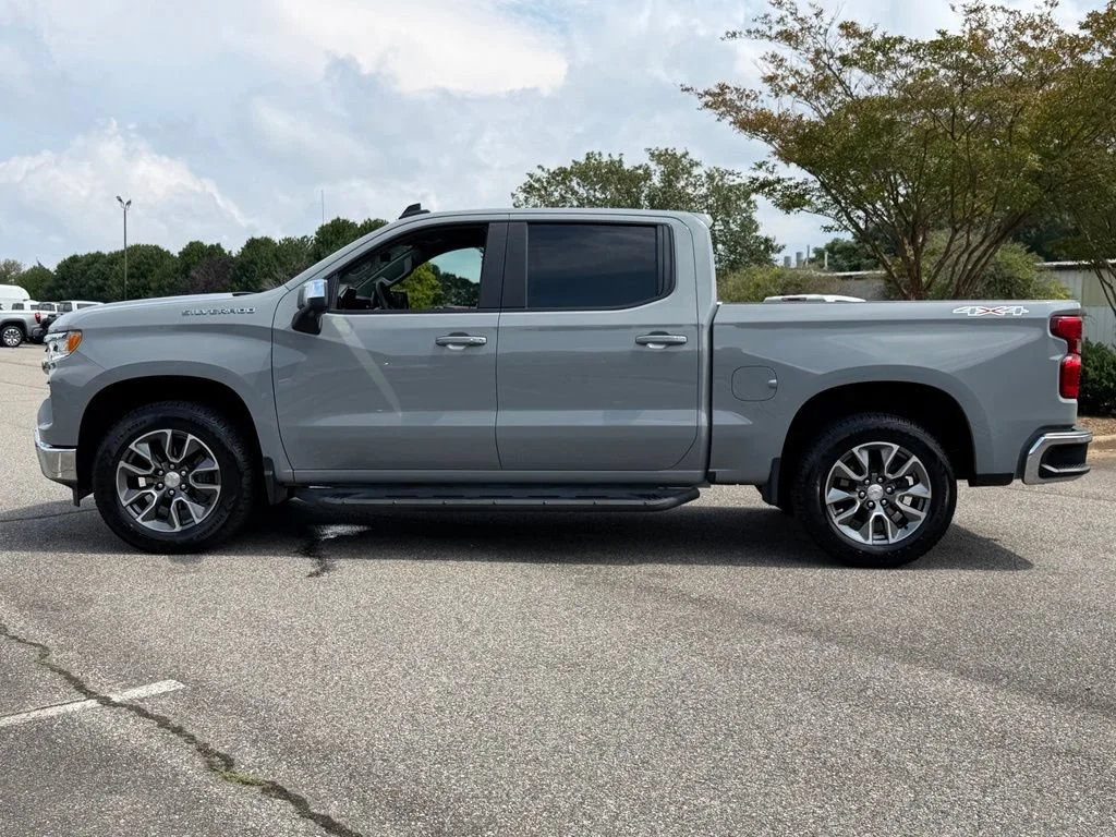 Used 2024 Slate Gray Metallic Chevrolet LT image 32