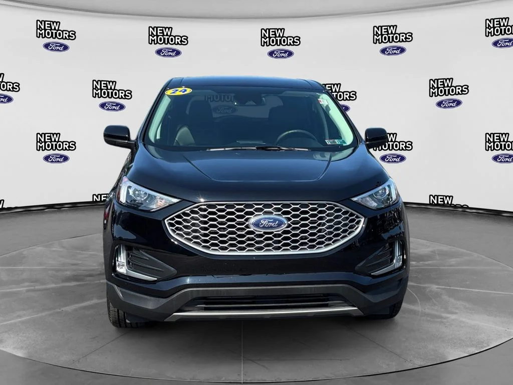 Used 2024 Black Metallic Ford SEL image 8