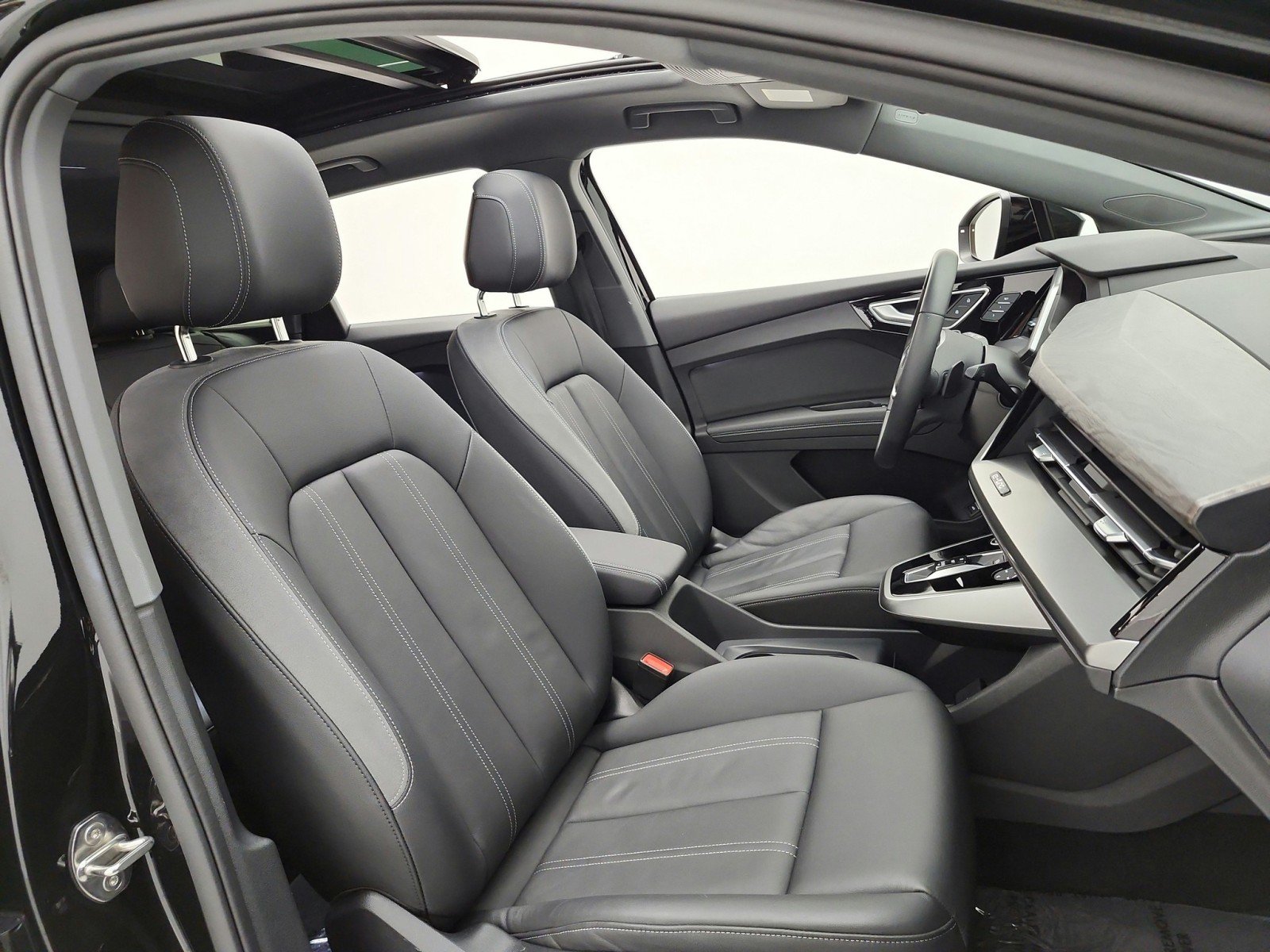 Used 2024 Mythos Black Metallic Audi Premium 50 quattro image 19