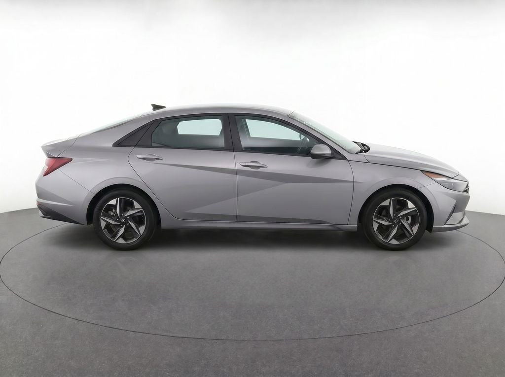 Used 2023 Silver Hyundai SEL image 6