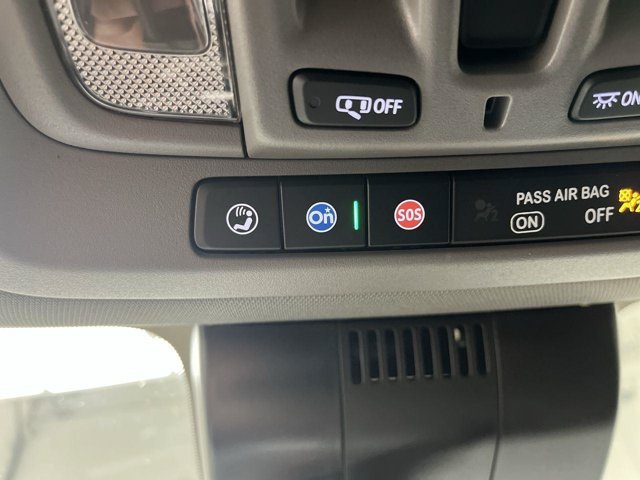 Used 2024 Onyx Black GMC Elevation image 31