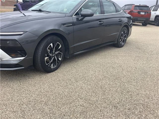 Used 2025 Portofino Gray Hyundai SEL Front-Wheel Drive image 16