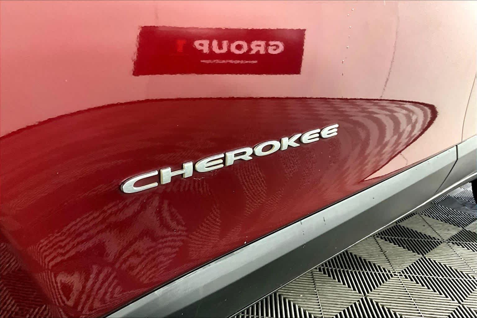 Used 2019 Velvet Red Pearlcoat Jeep Latitude image 30