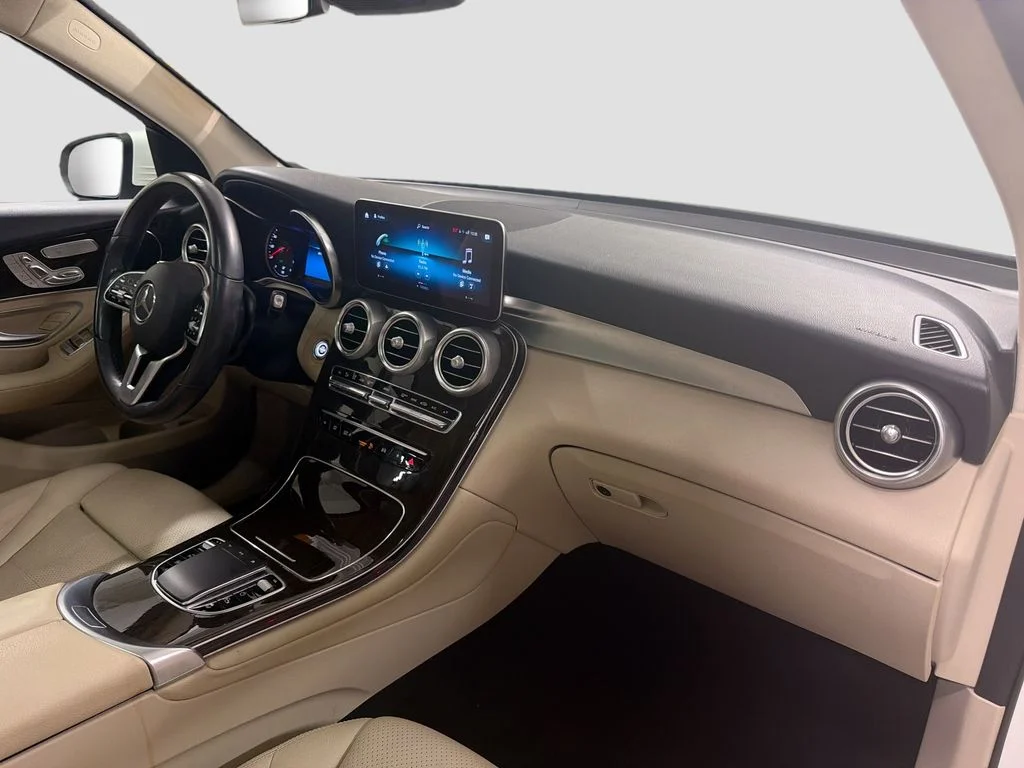 Used 2022 White Mercedes-Benz GLC 300 image 28