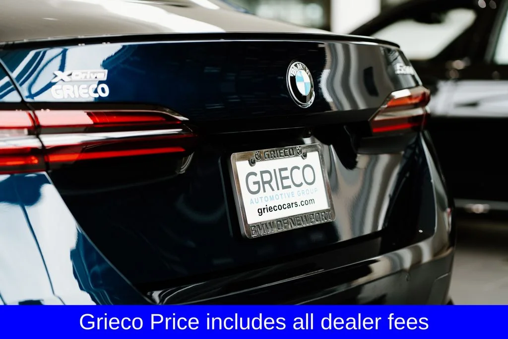 Used 2025 Gray BMW xDrive40i image 11