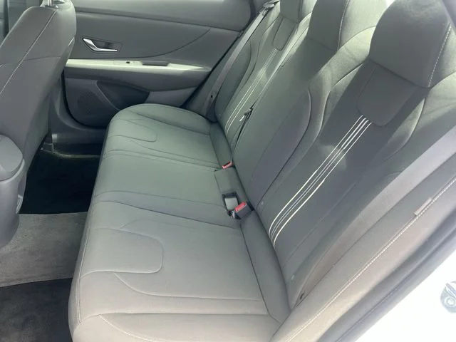 Used 2025 White Hyundai SEL Sport image 36
