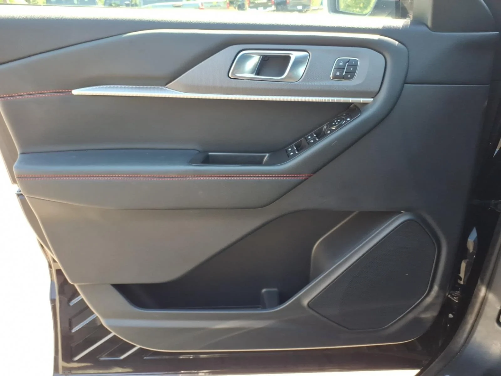 Used 2025 Agate Black Metallic Ford ST-Line image 29