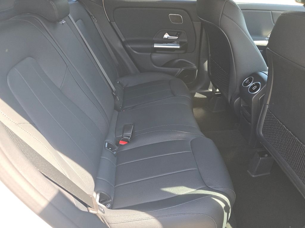 New 2026 Polar White Mercedes-Benz GLA 250 image 18