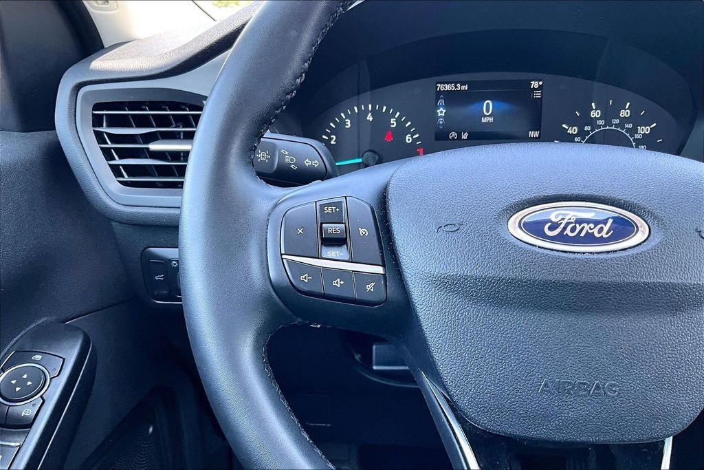 Used 2022 Gray Ford SE image 17