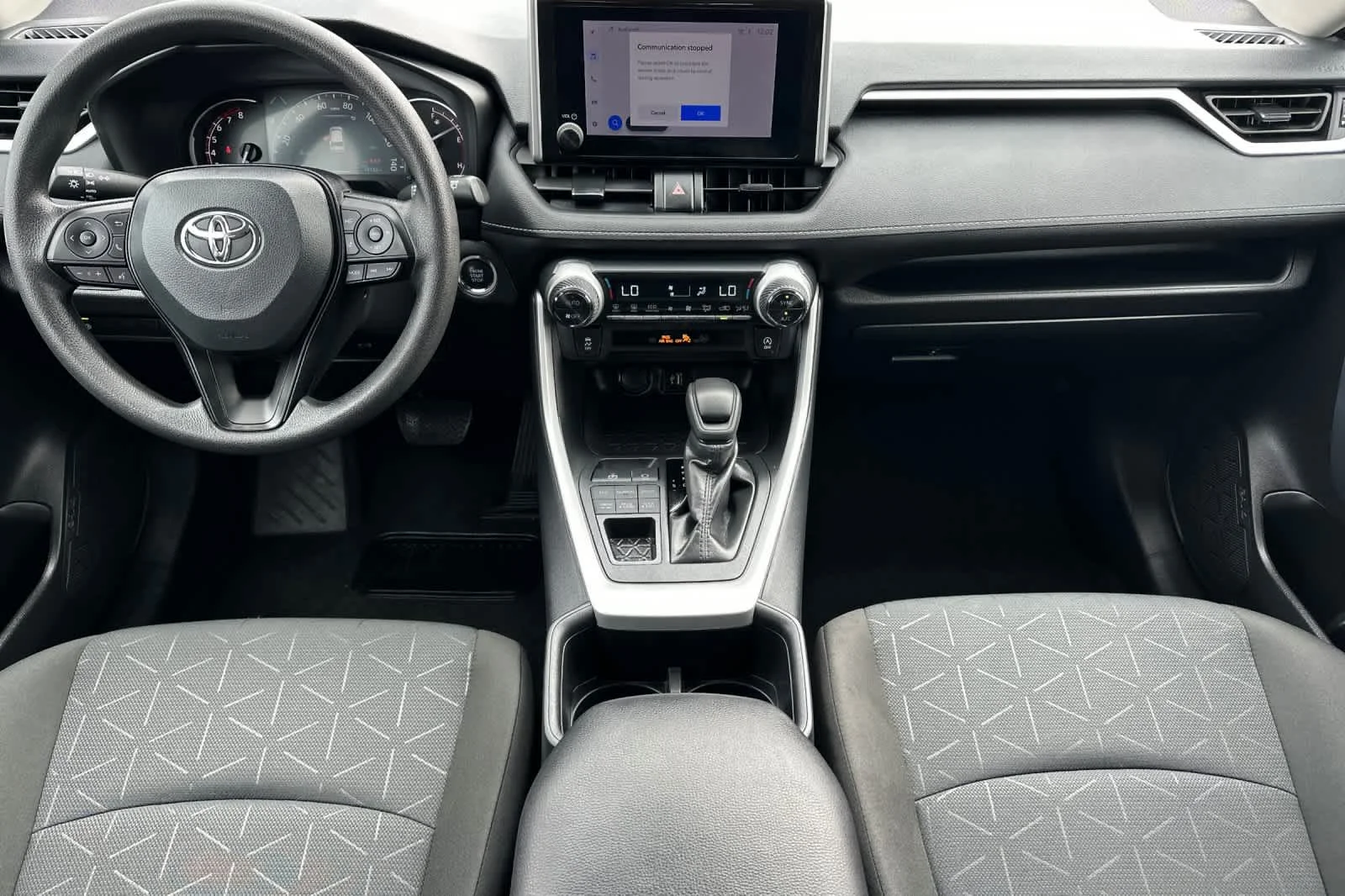 2025 Toyota RAV4 XLE - Photo 13