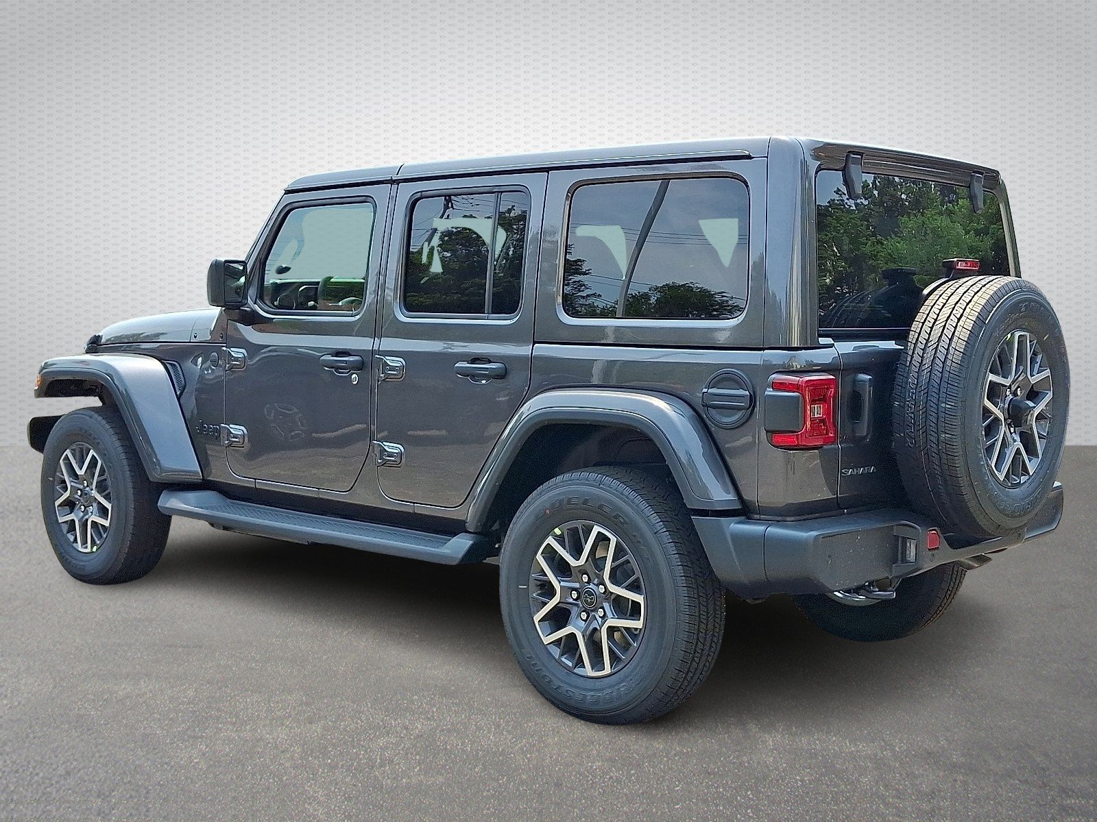 New 2026 Granite Crystal Metallic Clear-Coat Exterior Paint Jeep 4-Door Sahara 4x4 image 3