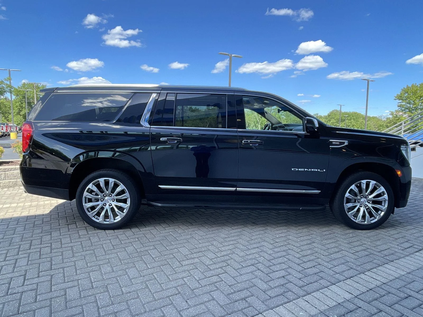 Used 2022 Onyx Black GMC Denali image 6