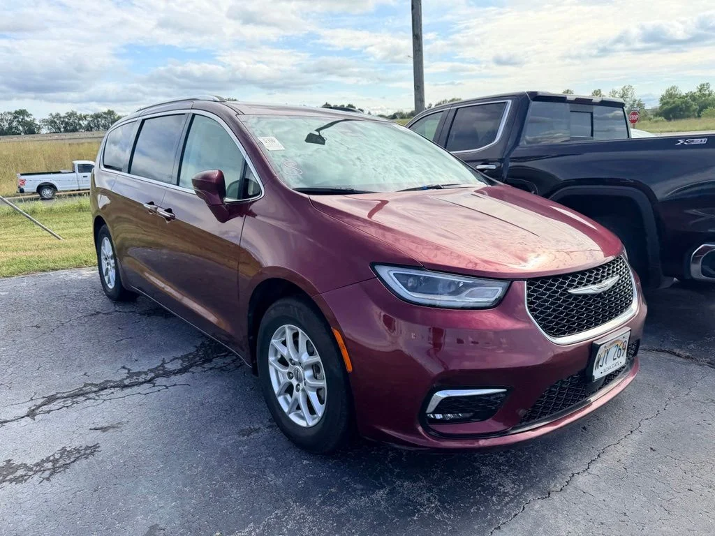 Used 2021 Chrysler Pacifica Touring L with VIN 2C4RC1BG3MR596750 for sale in Kansas City