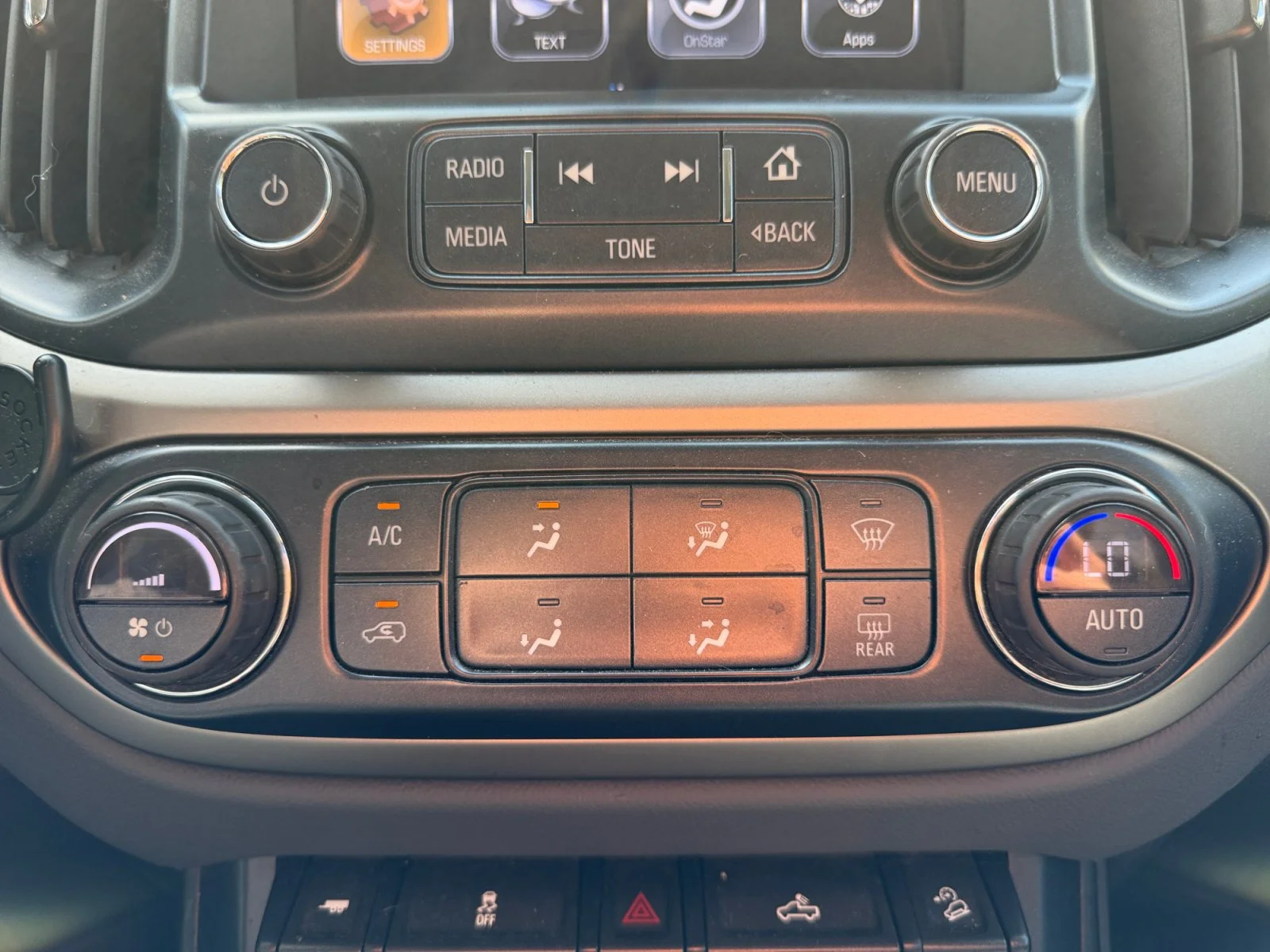 Used 2017 Silver Ice Metallic Chevrolet Z71 image 14