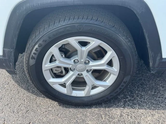 Certified Used 2024 White Jeep Latitude image 10