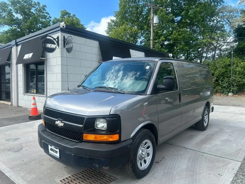 2009 Chevrolet Express's photo