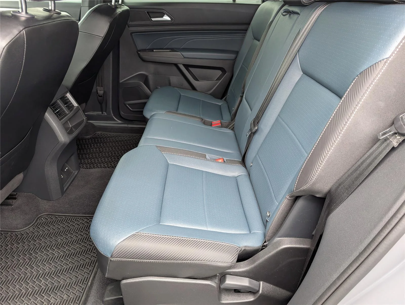 Used 2023 Pure Gray Volkswagen 2.0T SEL image 28