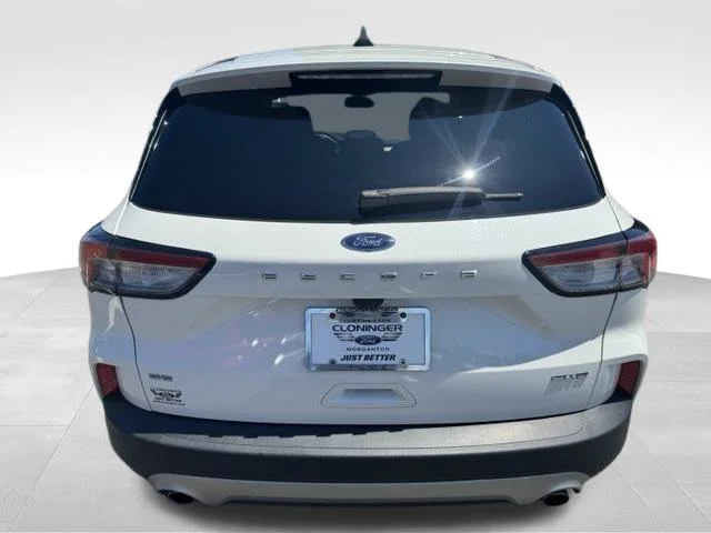 Used 2022 White Ford SE image 6
