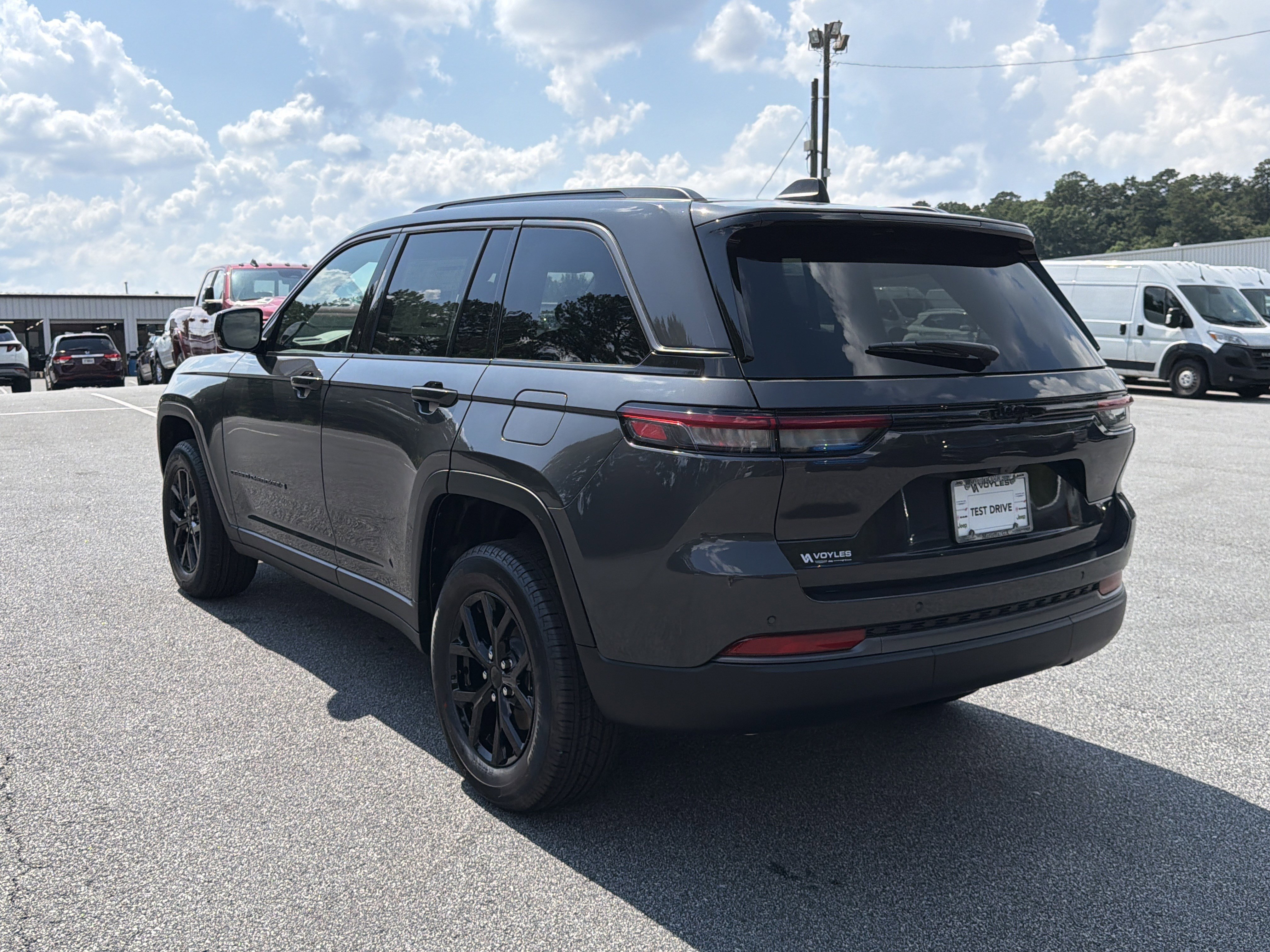 New 2026 Baltic Gray Metallic Clear-Coat Exterior Paint Jeep Altitude image 6