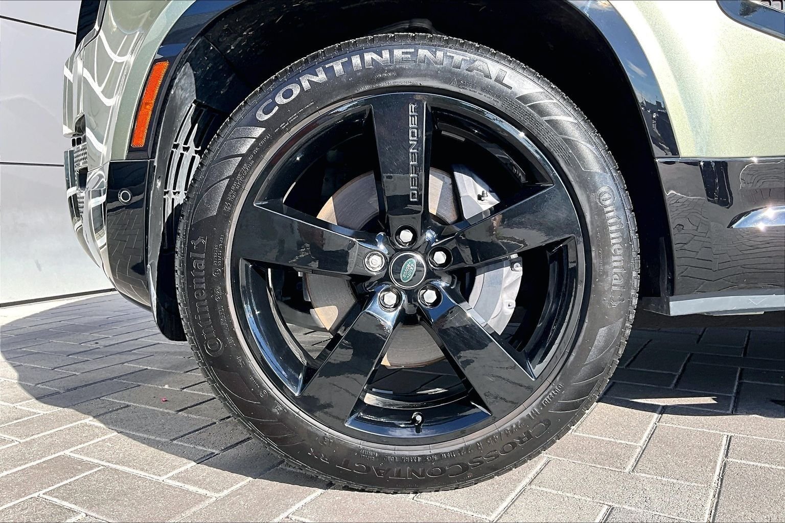 Used 2025 Green Land Rover X-Dynamic SE image 9