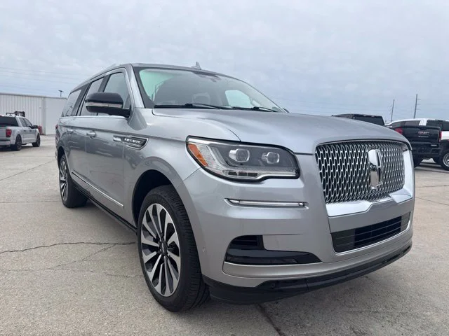 Used 2023 Silver Lincoln Reserve image 7