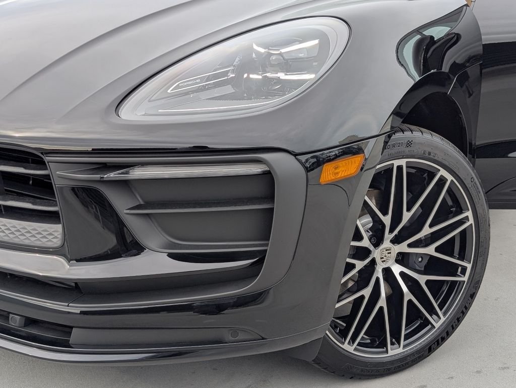 2026 Porsche Macan T - Photo 10