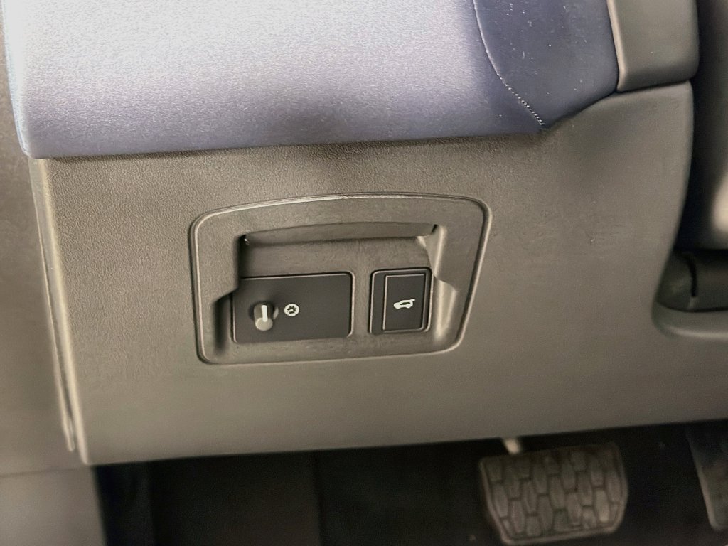 New 2026 Fuji White Land Rover S image 10