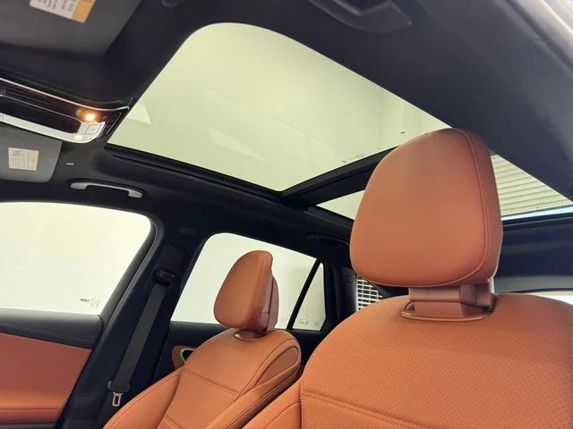 New 2027 Gray Mercedes-Benz GLC 300 image 5