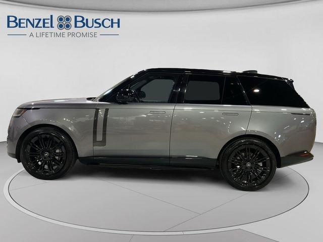 Used 2024 Gray Land Rover SE image 10