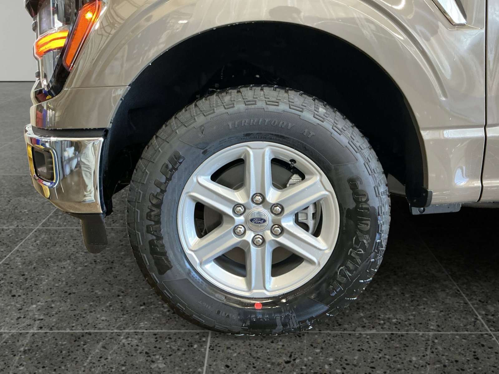 New 2026 Marsh Gray Ford XLT image 14