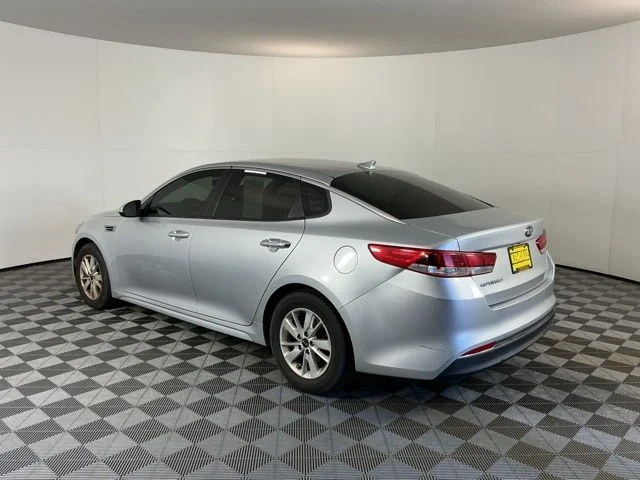Used 2018 Silver Kia LX image 7