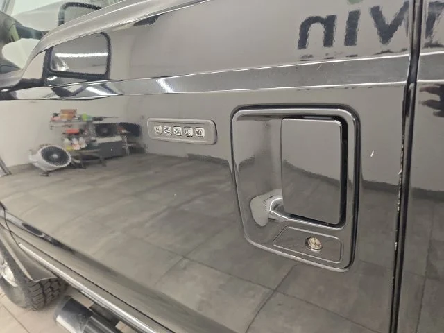 Used 2005 Black Clearcoat Ford Limited image 21