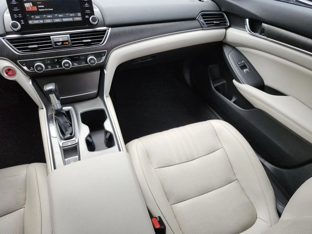 Used 2019 White Honda EX-L image 13
