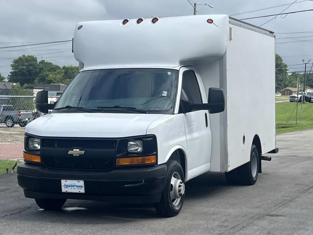 Used 2017 SUMMIT WHITE Chevrolet Work Van image 4