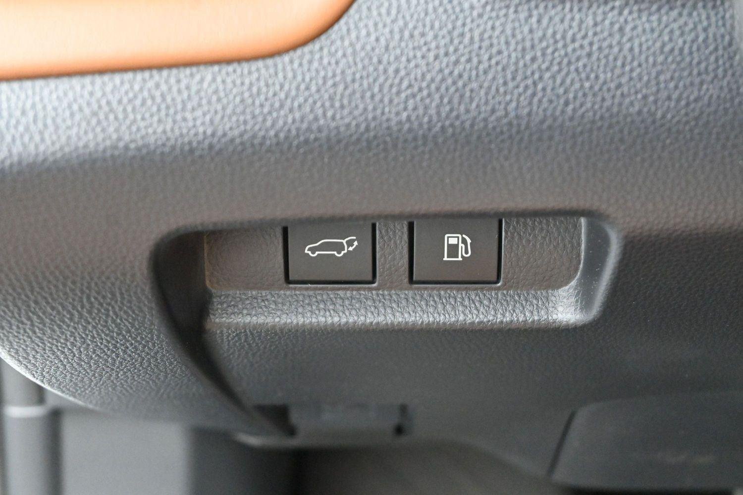Used 2025  Toyota XLE image 27