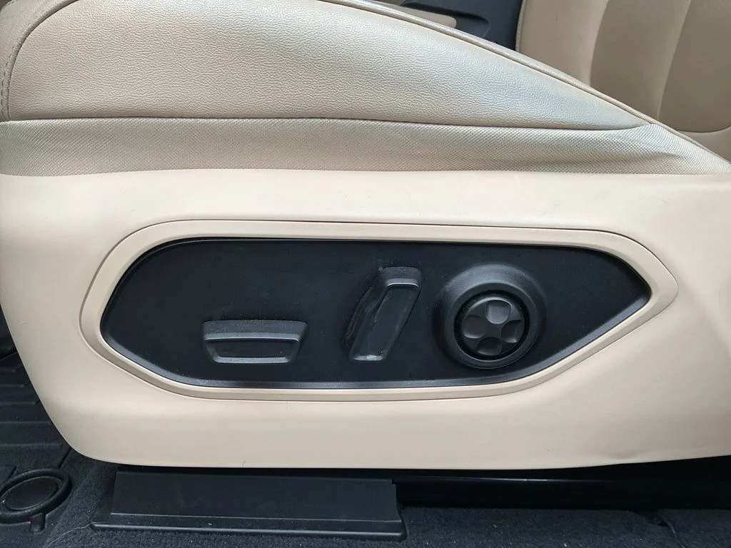 Used 2023 White Jeep Limited image 33