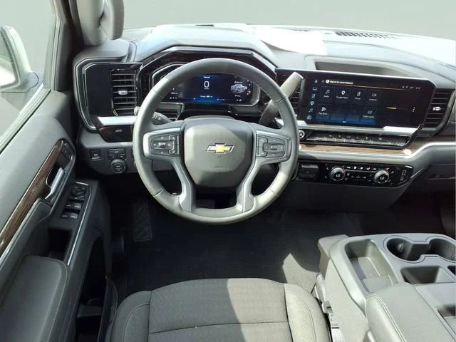 Used 2026 Summit White Chevrolet LT image 4