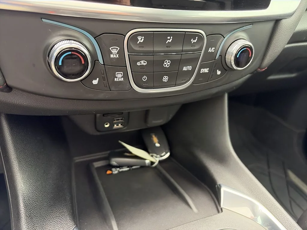 Used 2023 Gray Chevrolet RS image 18
