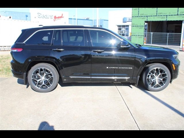 Used 2022 Diamond Black C Jeep Summit Reserve 4xe image 4