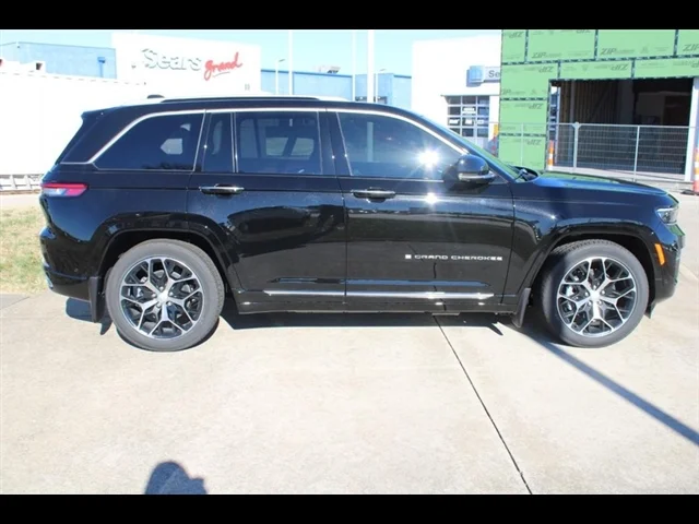Used 2022 Diamond Black C Jeep Summit Reserve 4xe image 4
