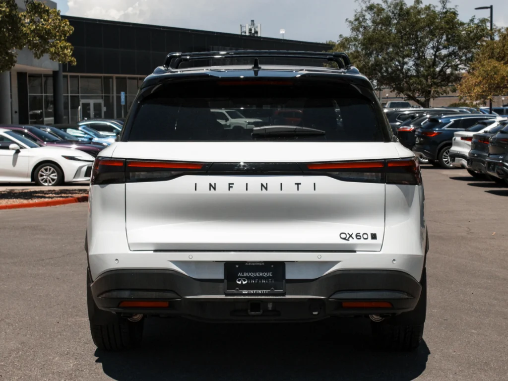 New 2027 2T RAD WHT INFINITI Autograph AWD image 6