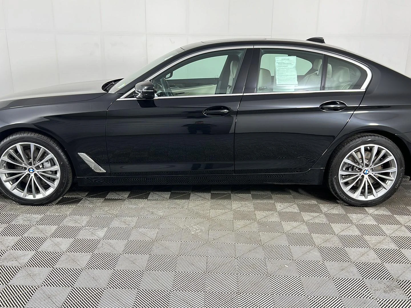 Used 2023 Black Sapphire Metallic BMW 540i xDrive image 23