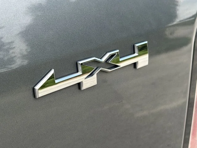 Used 2022 Gray GMC Elevation image 11